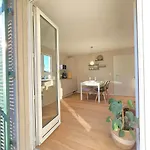 Charmante 3-Schlafzimmer Wohnung Mit Balkon In Loerrach Apartman