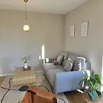 Charmante 3-Schlafzimmer Wohnung Mit Balkon In Loerrach Apartman *