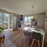 Charmante 3-Schlafzimmer Wohnung Mit Balkon In Loerrach Apartman *
