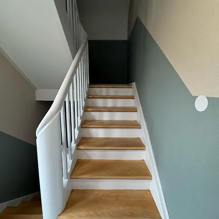 Charmante 3-Schlafzimmer Wohnung Mit Balkon In Loerrach Apartman