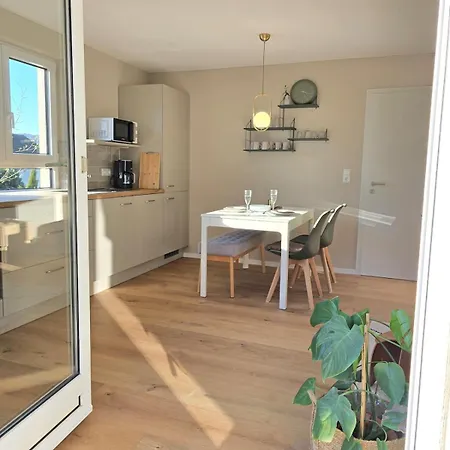 Charmante 3-Schlafzimmer Wohnung Mit Balkon In Loerrach *